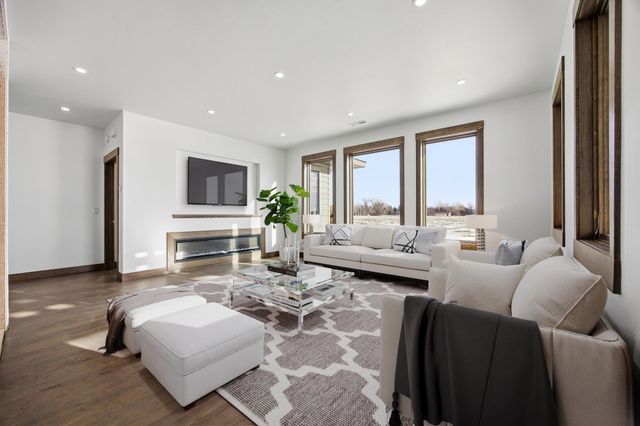 6490 Selkirk Drive S, Fargo, ND 58104