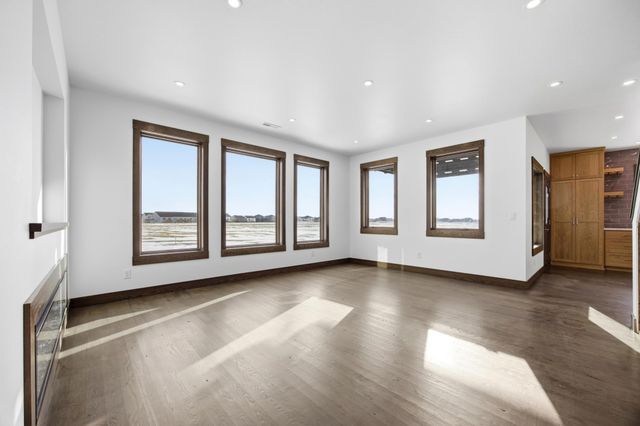 6490 Selkirk Drive S, Fargo, ND 58104