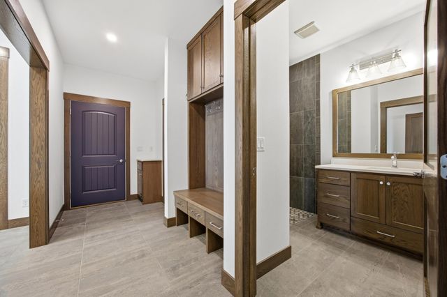 6490 Selkirk Drive S, Fargo, ND 58104