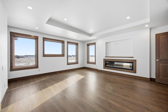 6490 Selkirk Drive S, Fargo, ND 58104