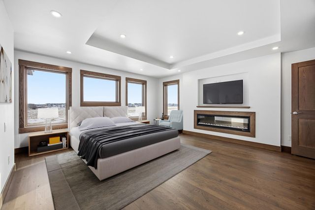 6490 Selkirk Drive S, Fargo, ND 58104