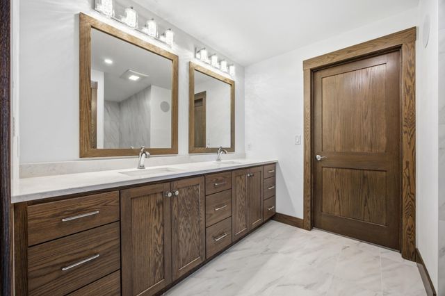 6490 Selkirk Drive S, Fargo, ND 58104