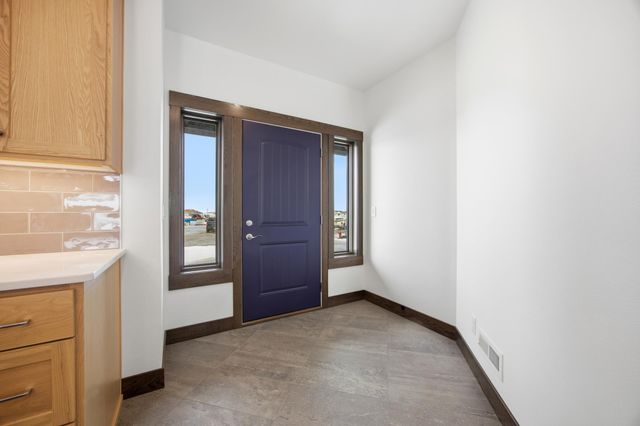 6490 Selkirk Drive S, Fargo, ND 58104