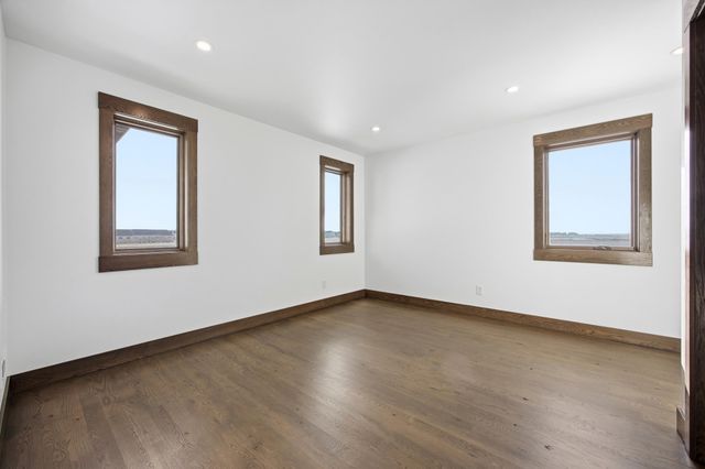 6490 Selkirk Drive S, Fargo, ND 58104