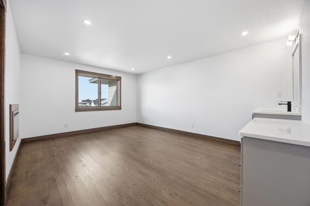 6490 Selkirk Drive S, Fargo, ND 58104