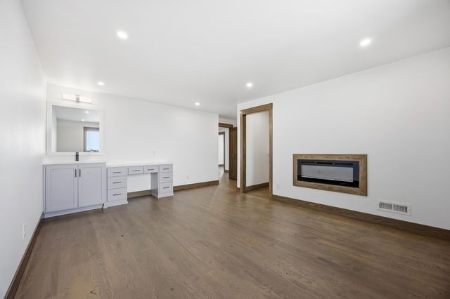 6490 Selkirk Drive S, Fargo, ND 58104