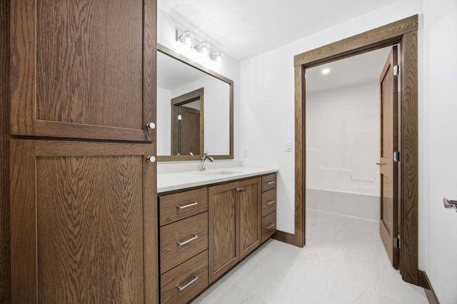 6490 Selkirk Drive S, Fargo, ND 58104