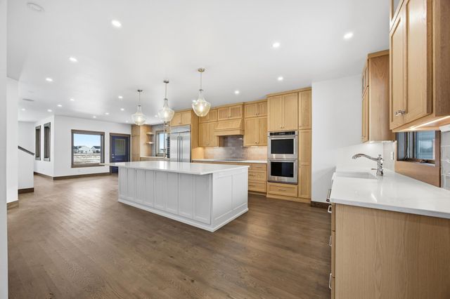 6490 Selkirk Drive S, Fargo, ND 58104