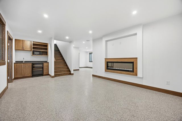 6490 Selkirk Drive S, Fargo, ND 58104