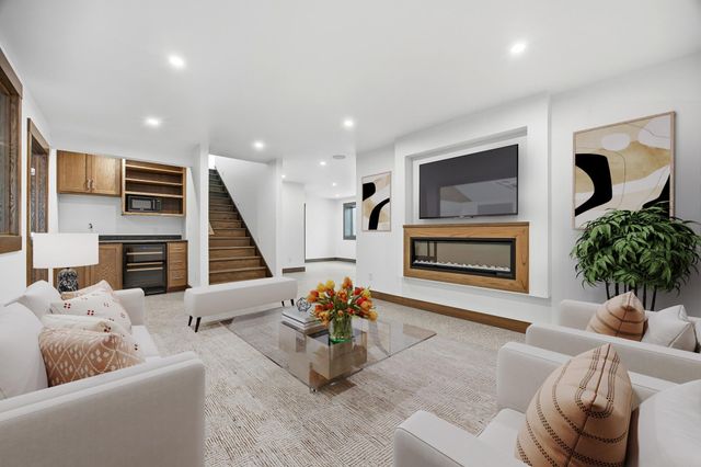 6490 Selkirk Drive S, Fargo, ND 58104