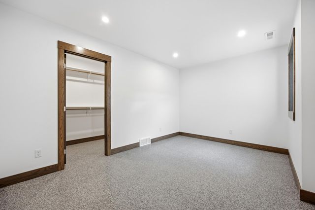 6490 Selkirk Drive S, Fargo, ND 58104