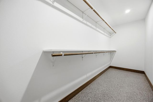 6490 Selkirk Drive S, Fargo, ND 58104