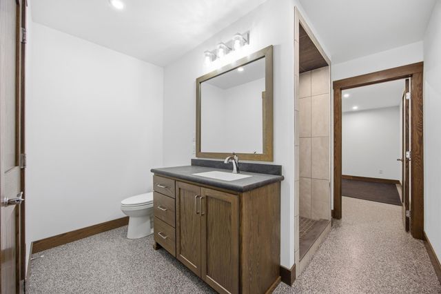 6490 Selkirk Drive S, Fargo, ND 58104