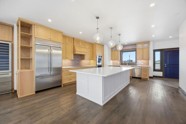 6490 Selkirk Drive S, Fargo, ND 58104