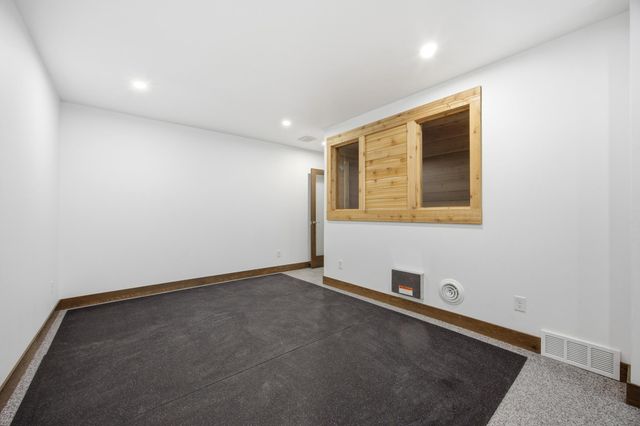 6490 Selkirk Drive S, Fargo, ND 58104