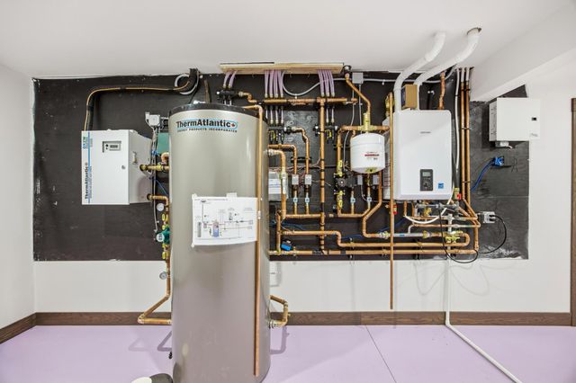 6490 Selkirk Drive S, Fargo, ND 58104