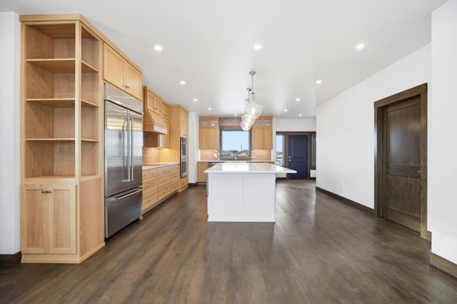 6490 Selkirk Drive S, Fargo, ND 58104