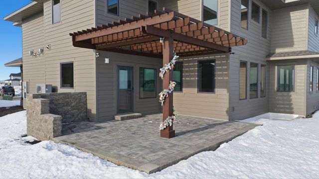 6490 Selkirk Drive S, Fargo, ND 58104