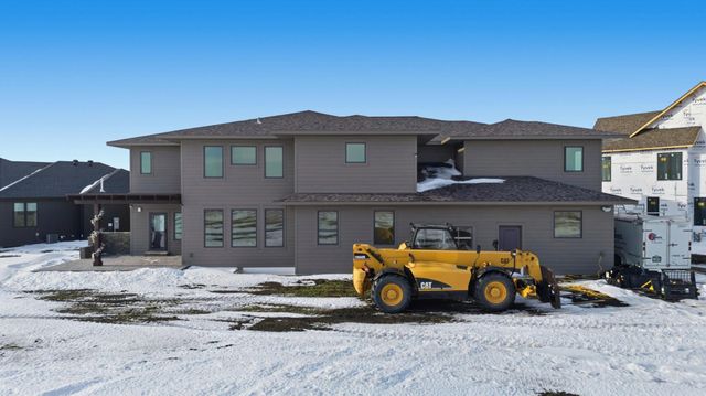 6490 Selkirk Drive S, Fargo, ND 58104