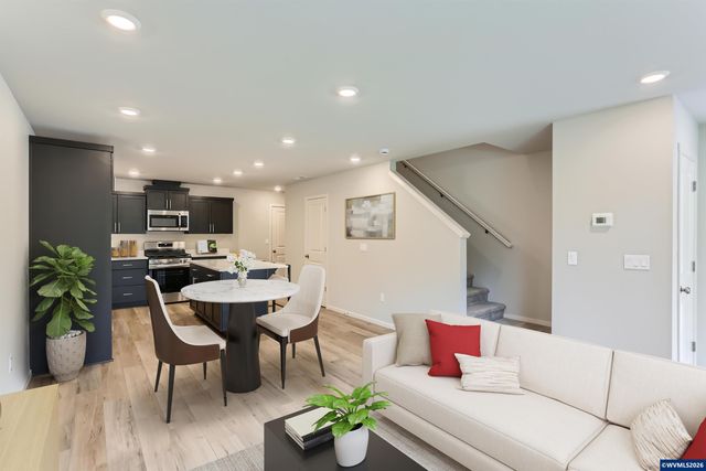 862 Sifuentez Ct, Woodburn, OR 97071