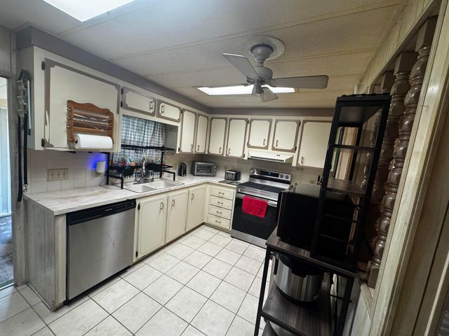 6165 N joshua Lane, Lantana, FL 33462