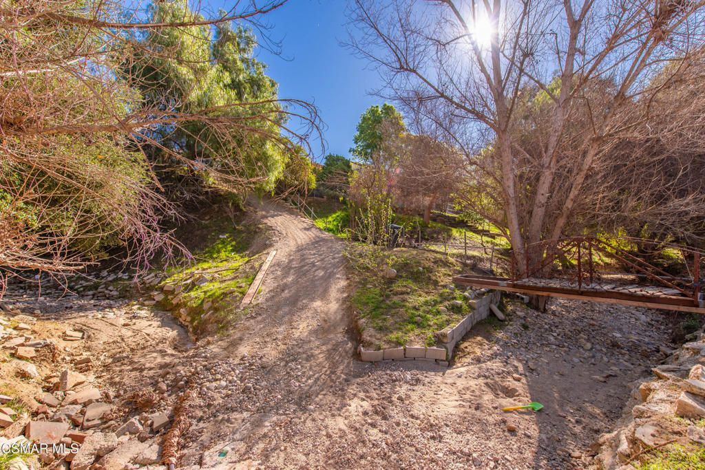 Image 21 of property listing at 683 Languid Lane, Simi Valley, CA 93065