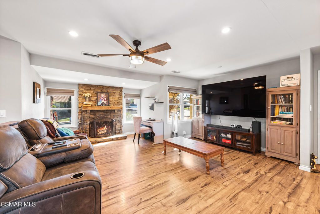 Image 3 of property listing at 683 Languid Lane, Simi Valley, CA 93065