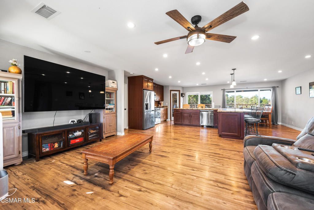 Image 7 of property listing at 683 Languid Lane, Simi Valley, CA 93065