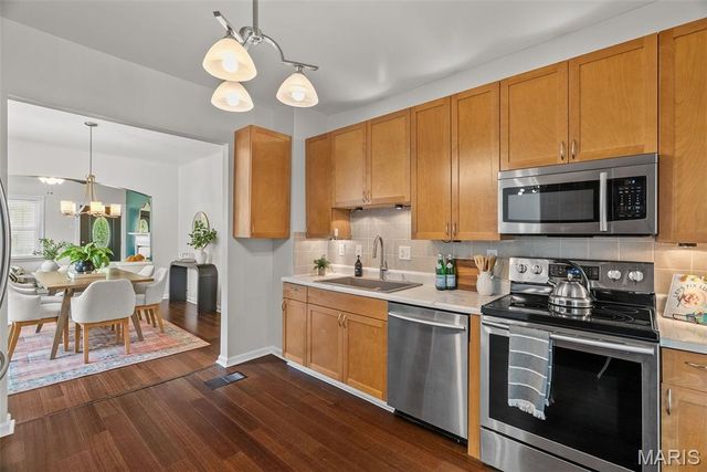 6211 Odell Street, St Louis, MO 63139