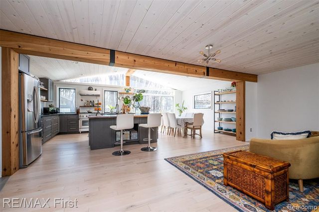 905 W Parker Avenue, Madison Heights, MI 48071