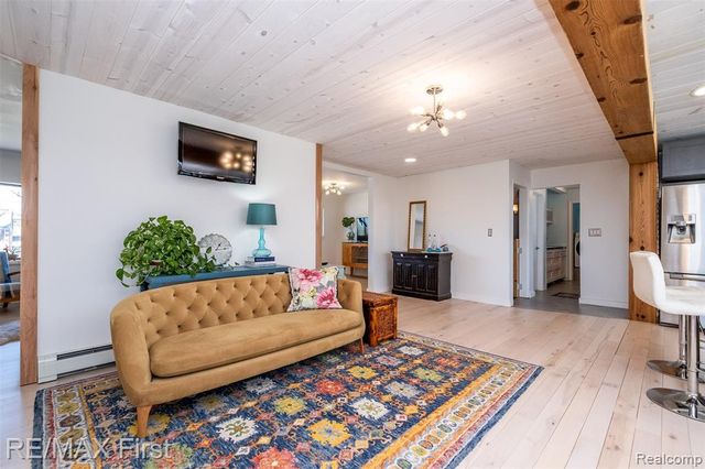 905 W Parker Avenue, Madison Heights, MI 48071