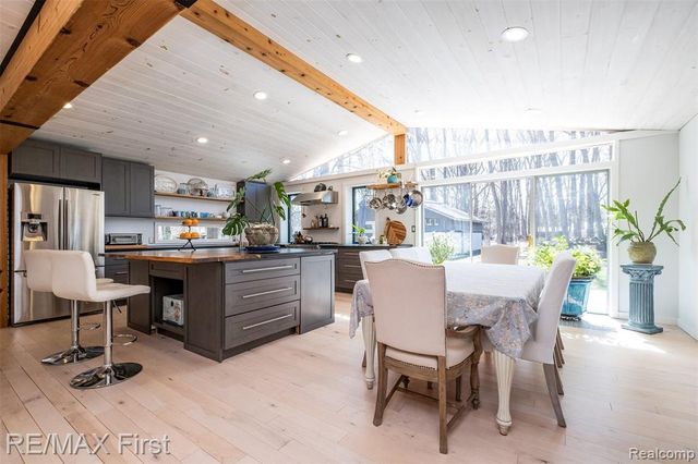 905 W Parker Avenue, Madison Heights, MI 48071