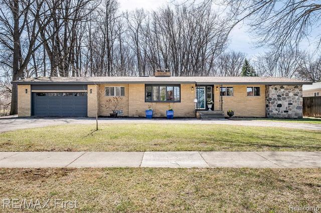 905 W Parker Avenue, Madison Heights, MI 48071