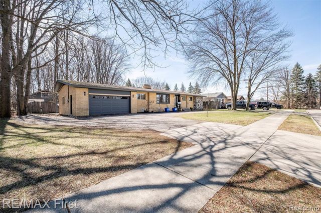 905 W Parker Avenue, Madison Heights, MI 48071