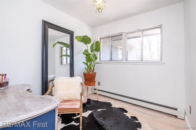 905 W Parker Avenue, Madison Heights, MI 48071