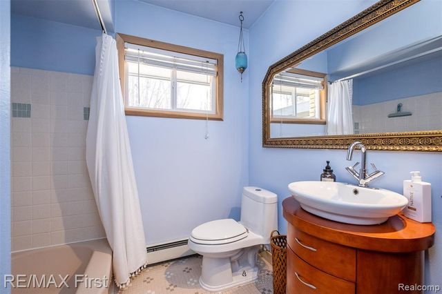 905 W Parker Avenue, Madison Heights, MI 48071