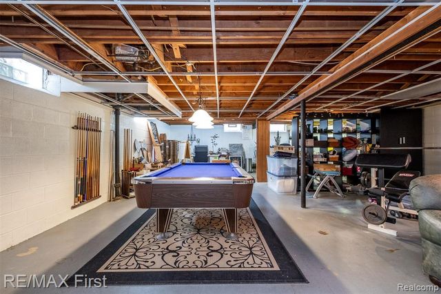 905 W Parker Avenue, Madison Heights, MI 48071