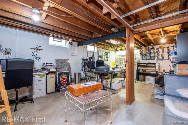 905 W Parker Avenue, Madison Heights, MI 48071