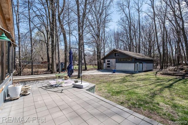 905 W Parker Avenue, Madison Heights, MI 48071