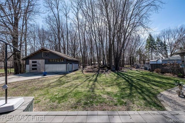 905 W Parker Avenue, Madison Heights, MI 48071
