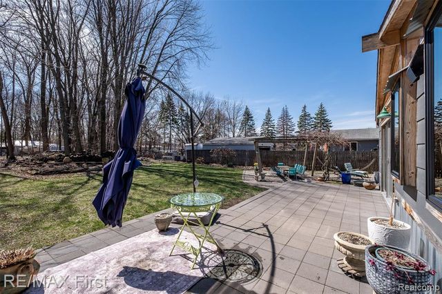 905 W Parker Avenue, Madison Heights, MI 48071