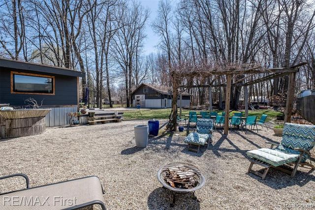 905 W Parker Avenue, Madison Heights, MI 48071