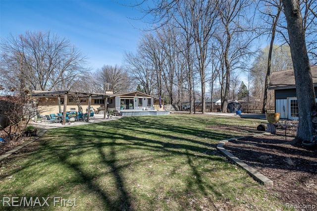 905 W Parker Avenue, Madison Heights, MI 48071