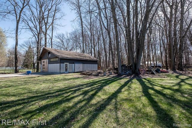 905 W Parker Avenue, Madison Heights, MI 48071