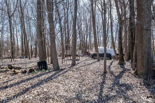 905 W Parker Avenue, Madison Heights, MI 48071