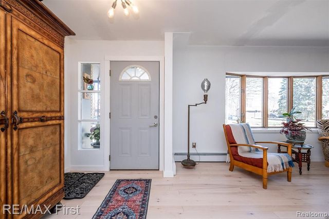 905 W Parker Avenue, Madison Heights, MI 48071