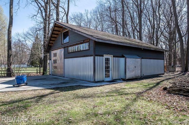905 W Parker Avenue, Madison Heights, MI 48071