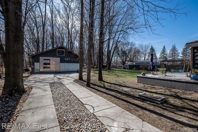 905 W Parker Avenue, Madison Heights, MI 48071