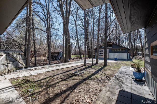 905 W Parker Avenue, Madison Heights, MI 48071