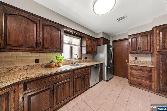 29 Pine Street, Lodi, NJ 07644